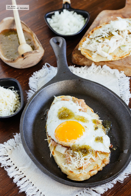 Cómo hacer los tradicionales Huaraches con huevo y con pollo