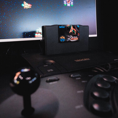 Llevo 36 años soñando con tener la Neo Geo. He viajado hasta Japón para probar la AES+ y ahora ya sé qué voy a hacer con los 200 euros que cuesta
