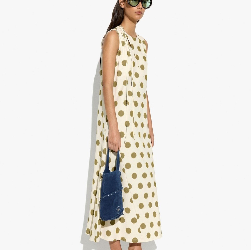 Parfois
Vestido largo sin mangas con estampado de lunares Parfois

