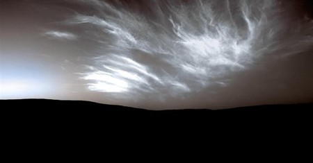 Nubes noctilucentes recorren el cielo de Marte en este espectacular vídeo