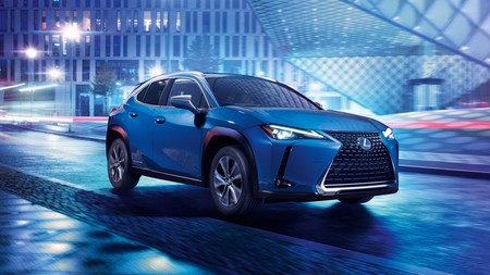El Lexus UX 300e con batería de 54 kWh es el primer coche eléctrico de la marca. A la venta en Europa en 2020
