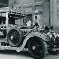 La venganza del majarajá indio: fue tratado con desprecio en un concesionario de Rolls-Royce, les compró seis coches y los puso a recoger basura 