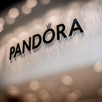 El anillo de plata y brillantes de Pandora que más has visto en TikTok, ahora está a precio de outlet  