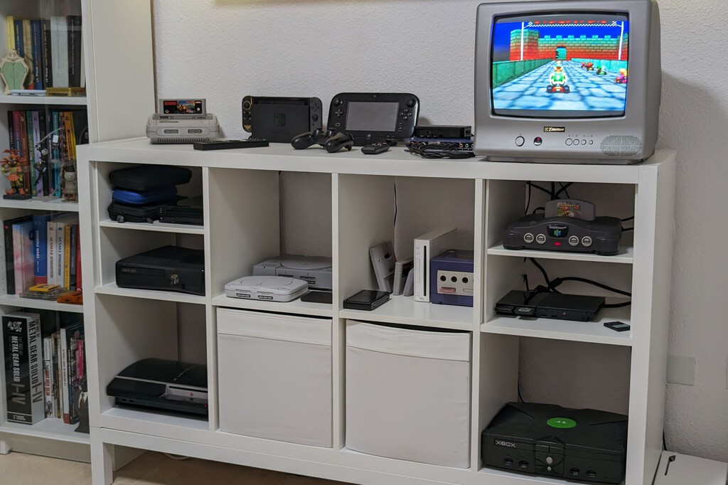 Así he creado mi zona retro definitiva: ocho consolas conectadas a la vez, con mejoras visuales y sin cables a la vista 