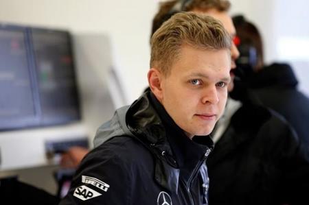 Eric Boullier, muy contento con Kevin Magnussen