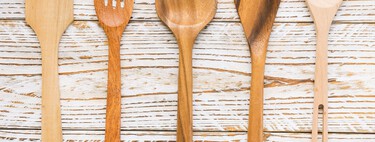 Lo que el agua hirviendo le hace a tus utensilios de madera y cómo limpiarlos de verdad