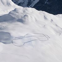 Land Rover dibuja un Defender en la nieve de los Alpes para celebrar el 70 aniversario del modelo