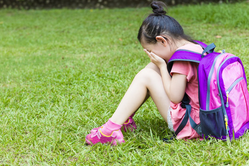 "Mi hijo ha sufrido acoso escolar durante el curso: ¿cómo puedo ayudarle en vacaciones?", una experta nos da las claves