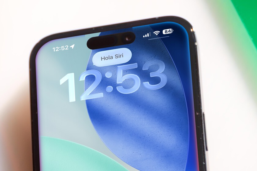 Llevamos casi dos años esperando la nueva Siri. Apple no termina de confirmar una fecha y esto dicen las filtraciones
