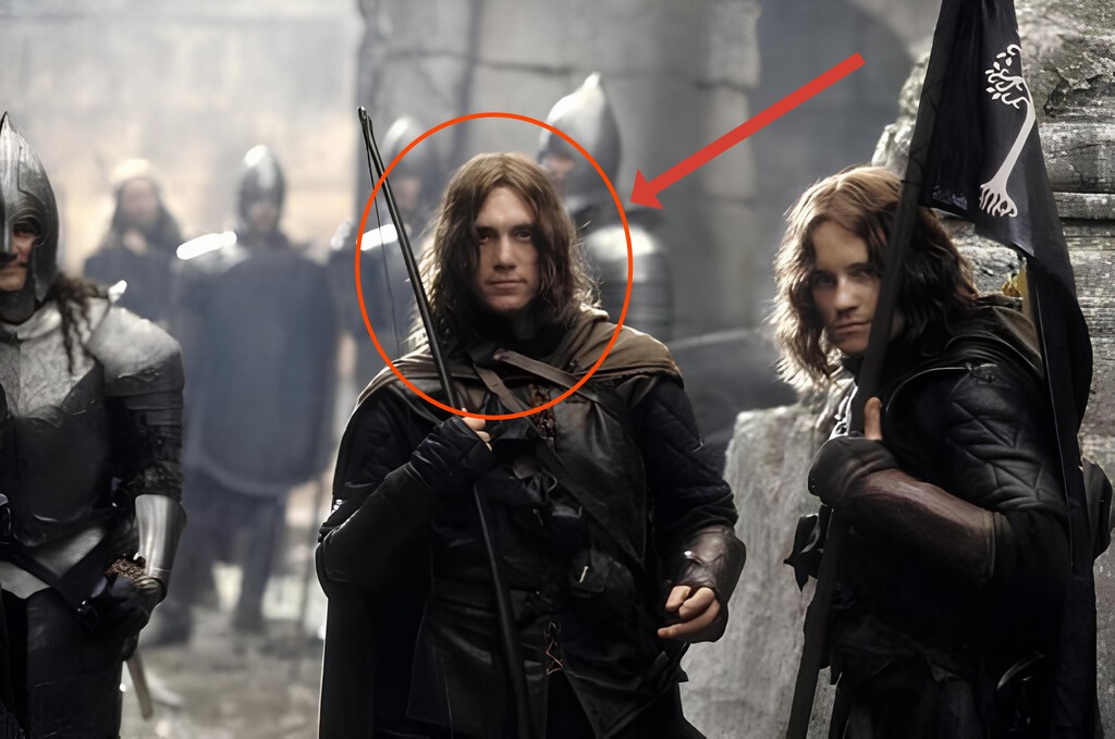 Si pausas El Señor de los Anillos: El retorno del rey en el minuto 43:03, verás a todo un Tolkien luchar contra los orcos 