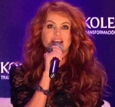 Y Paulina Rubio ahora es pelirroja... ¿se cambiará el apellido?