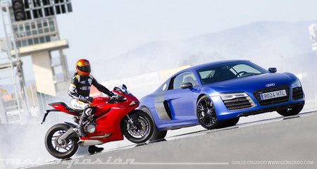 Audi R8 V10 Plus vs Ducati 899 Panigale