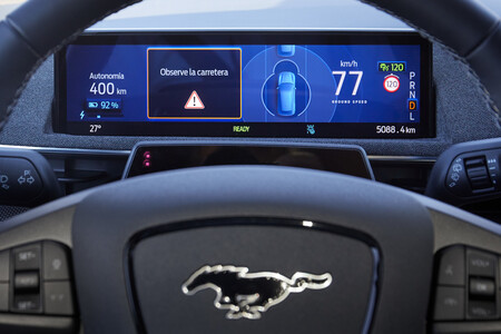 Probamos el Ford Blue Cruise, el sistema de conducción sin manos de Ford