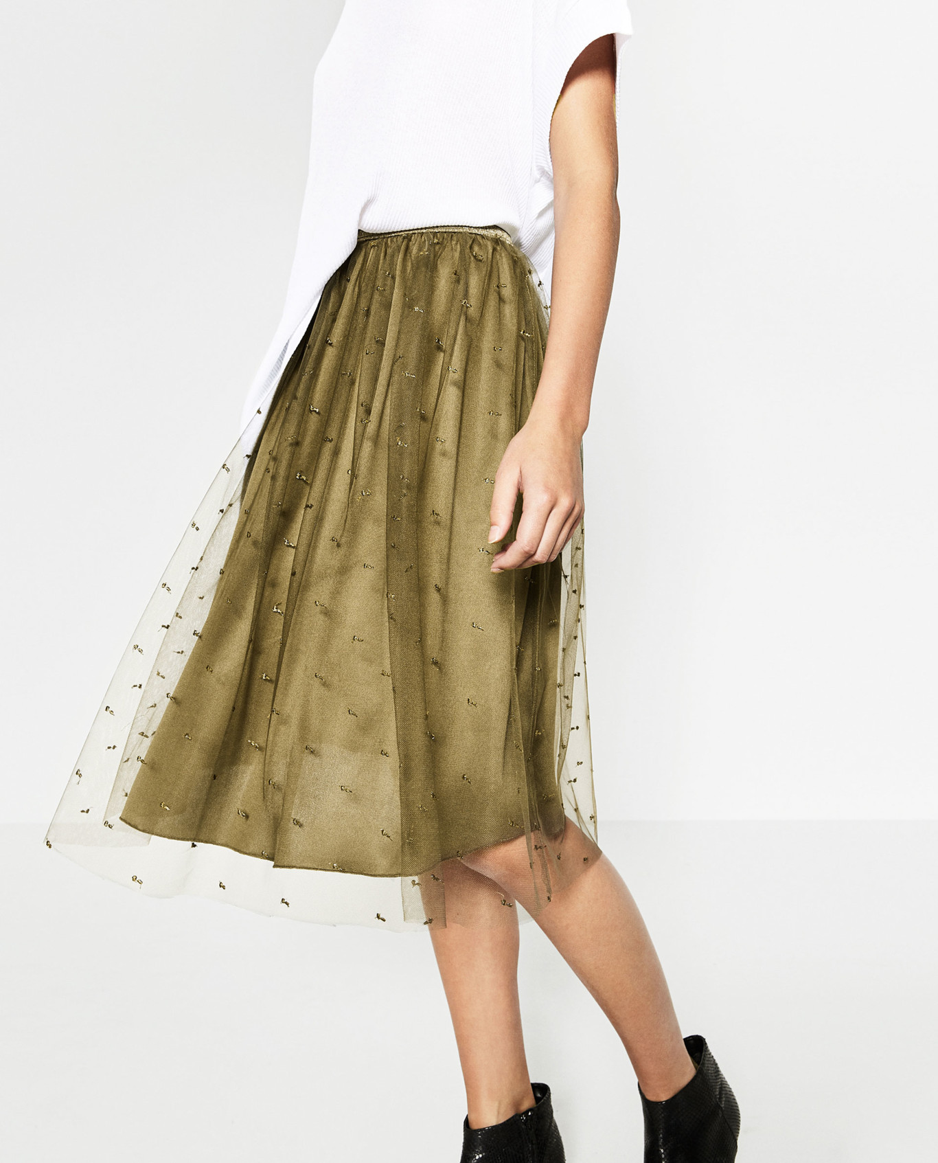 Las 15 faldas midi de Zara que desearás tener en tu armario Las 15 faldas midi de Zara que desearás tener en tu armario