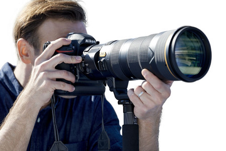 AF-S NIKKOR 180-400 mm f/4E EC1.4 FL ED VR: todos los detalles del nuevo teleobjetivo profesional para deportes y vida salvaje