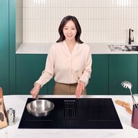 Samsung elimina un estorbo de la cocina al llevarse el extractor a la placa de inducción