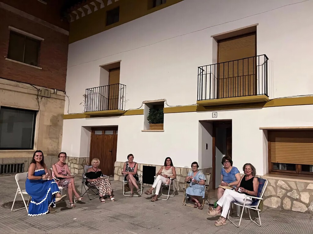 Un pueblo de Zaragoza organizó el plan más sencillo del mundo, "salir a la fresca". Han batido algo más que un récord
