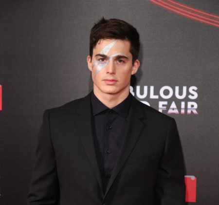 Pietro Boselli hace homenaje a David Bowie en la Naked Heart Foundation's Fabulous Fund Fair de Londres