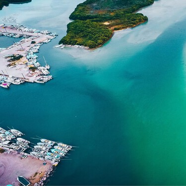 Esta isla de Yucatán es un paraíso secreto: aguas turquesas, columpios y acceso limitado para protegerla