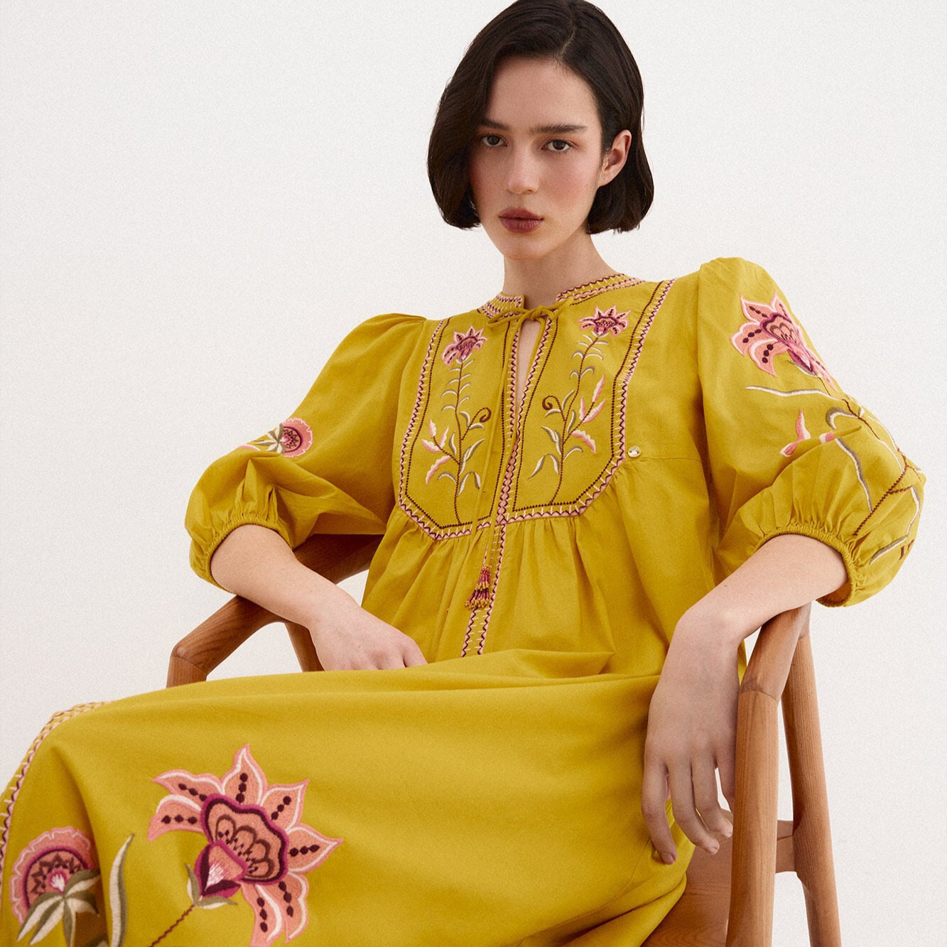  Pedro del Hierro
Vestido túnica bordados