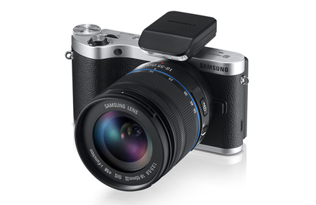 Samsung NX300, la primera mirrorless compatible con objetivos 2D/3D