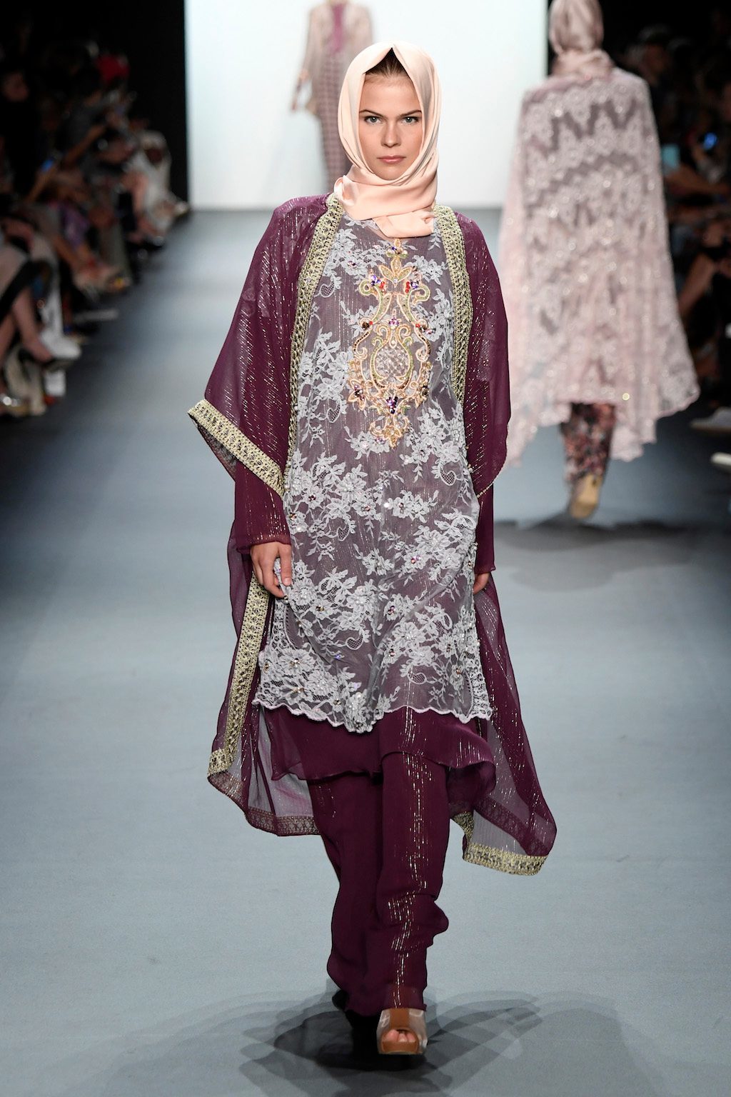 Foto de Anniesa Hasibuan (48/53)