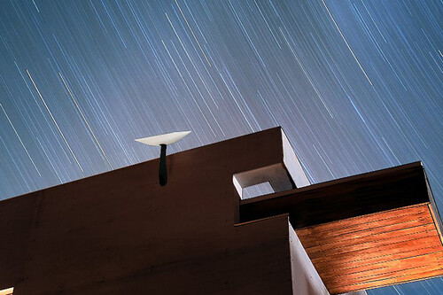 Estelas de satélites Starlink en el cielo