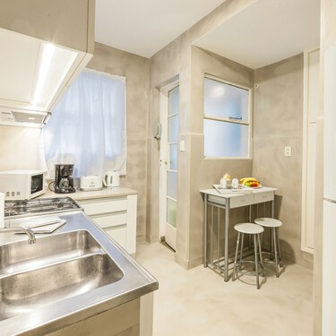 La estantería oculta de Lidl para esconder las galletas y el chocolate aprovecha un hueco inútil de la cocina por menos de 8 euros