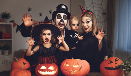 ¡Todos a celebrar Halloween! Disfraces en grupo para toda la familia
