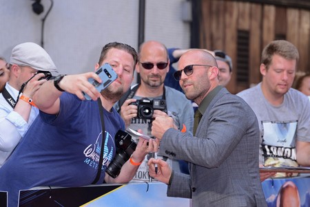 Jason Statham se adelanta a las tendencias de otoño con su look en 'Fast And Furious: Hobbs And Shaw'