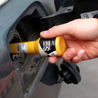 Ponerle aditivo a la gasolina en México no sólo es inútil, sino también peligroso para este tipo de autos pequeños