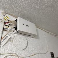 ¿Puede el técnico pasar el cable por el rellano al instalar Internet? Esto es lo que realmente dice la ley