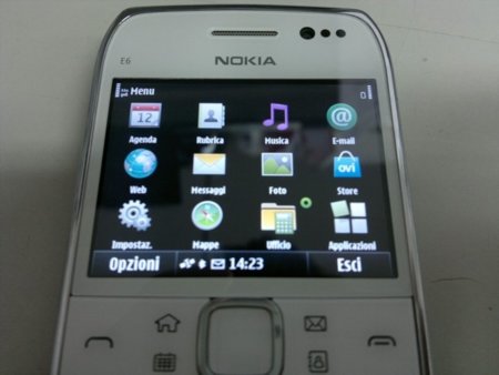 Nokia E6-00 se muestra con todo lujo de detalles en fotos y vídeos