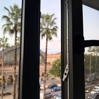 Los expertos recomiendan “subir la persiana y ventilar” en un momento exacto del día para dormir mejor 