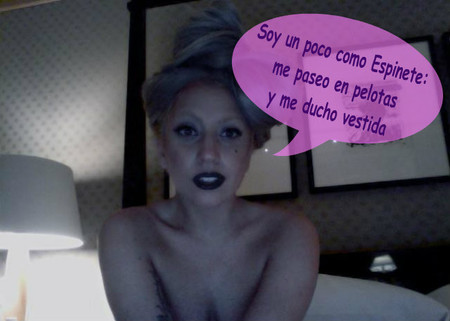 Lady Gaga es muy de ducharse vestida, como en el Oeste