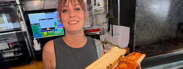 María, de 37 años y dueña de un bar de bocadillos de medio metro en Zamora: "Preparamos 240 a la semana y cuestan entre 7 y 8,80 euros" 