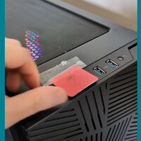 Gamer encontra solução genial para fazer seu gato parar de desligar seu PC 