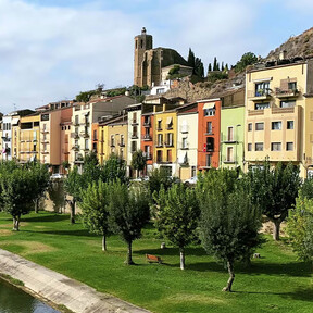 Amurallado en el corazón de Lleida, este pueblo medieval tiene uno de los ríos más raros de Europa: en él hay oro 