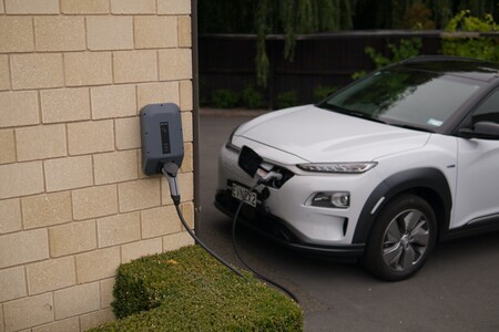 Los precios de los coches eléctricos corren el riesgo de dispararse, y la razón está en el ADN de sus baterías