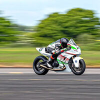 Le han levantado a Guy Martin el récord de velocidad en moto: a 442 km/h en una Suzuki Hayabusa de 750 CV
