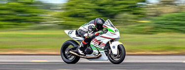 Le han levantado a Guy Martin el récord de velocidad en moto: a 442 km/h en una Suzuki Hayabusa de 750 CV