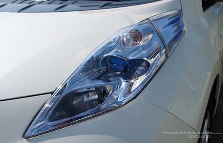 Nissan LEAF 2010 faros LED
