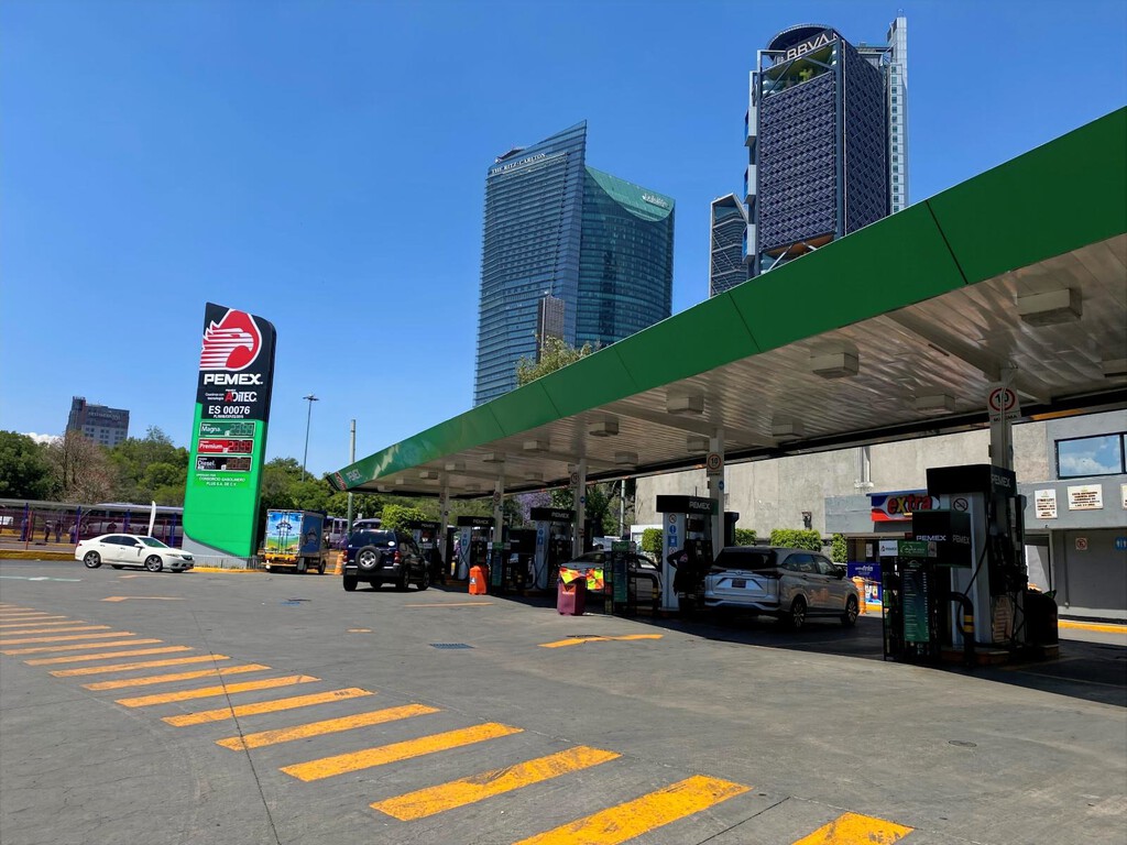Hacienda reduce el impuesto a las gasolinas Magna y diésel por lo que pagarás menos dinero al llenar tu tanque de combustible 