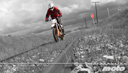 Francia se apunta a permitir la circulación de motos por el campo