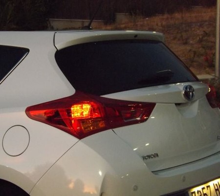 Toyota Auris Hybrid optica trasera