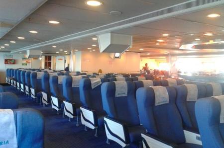 Cambiar de asiento durante un viaje porque hay niños cerca, ¿lo hiciste alguna vez?