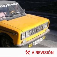 La normativa dice muy claro cómo y dónde hay que llevar la pegatina de la ITV, pero ¿qué pasa si quiero poner otras pegatinas en la luna delantera?