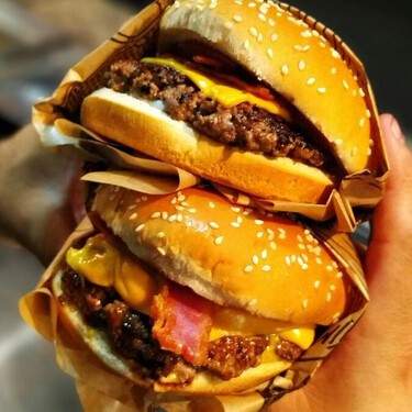 Así puedes reconocer una buena hamburguesa de una mala con solo verla, según un carnicero experto