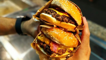 Así puedes reconocer una buena hamburguesa de una mala con solo verla, según un carnicero experto