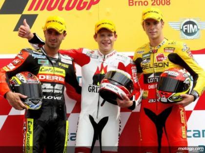 Bradl reafirma su progresión venciendo en Brno